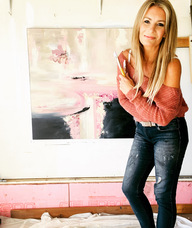 Book an Appointment with Roxanne Willems for Art Therapy