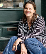 Book an Appointment with Chari Tomczak for Art Psychotherapy